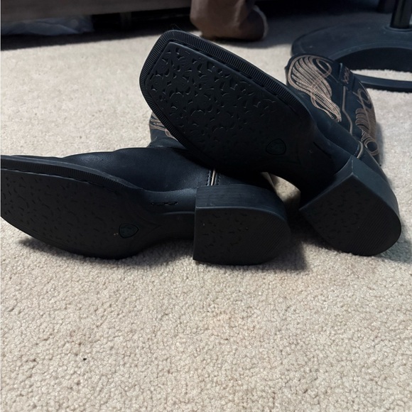 Ariat Black and Tan Western Boots - Picture 5 of 6